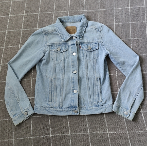 Levi's Classic Trucker Jean Jacket - Picture 1 of 8